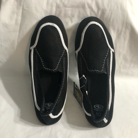 Women’s water shoes slip on front mesh breathable black. Size 10 - Picture 2 of 5